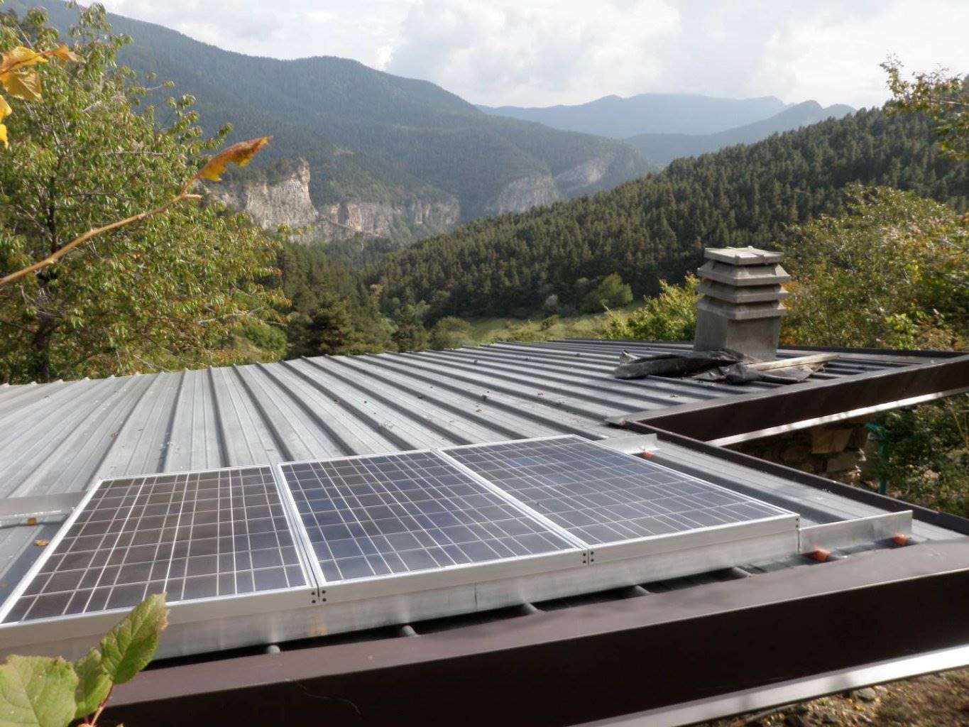 Panneaux solaires dans une bergerie de Tende