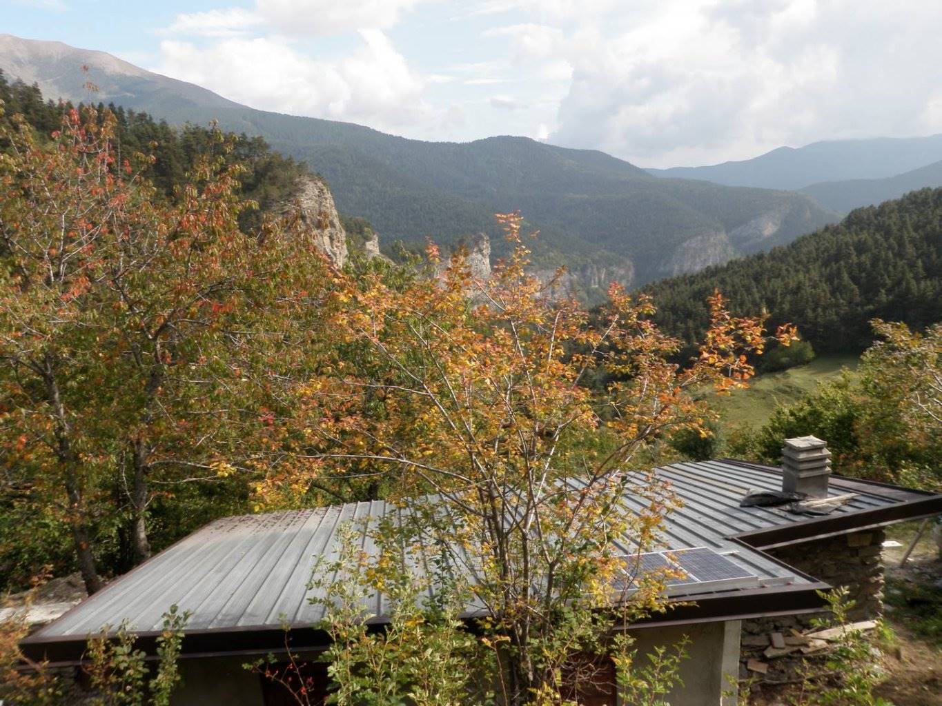 Panneaux solaires dans une bergerie de Tende