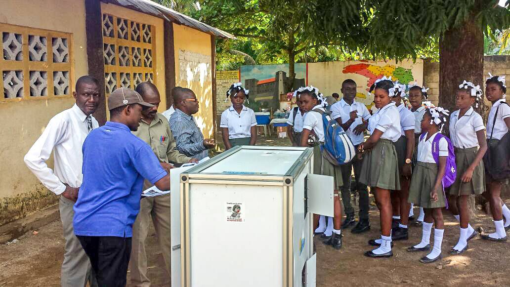 De l'eau dans les écoles à Haïti