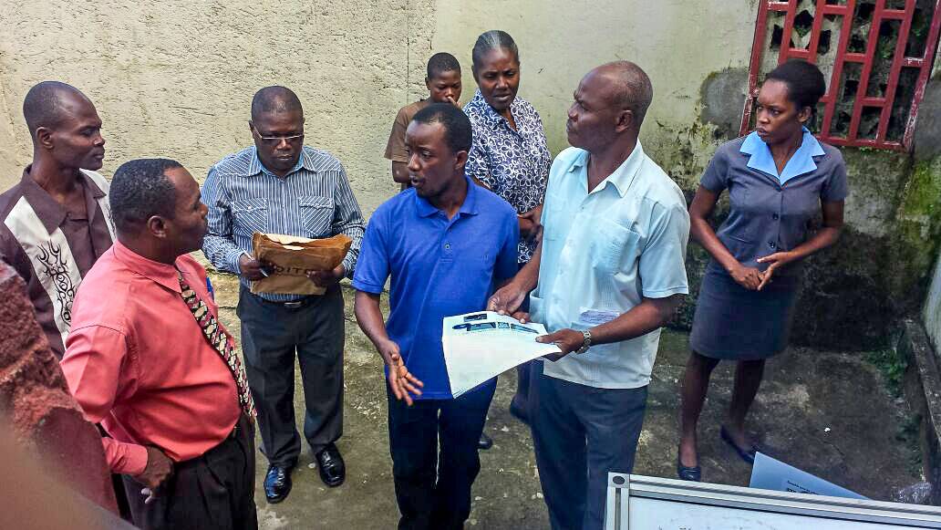 De l'eau dans les écoles à Haïti