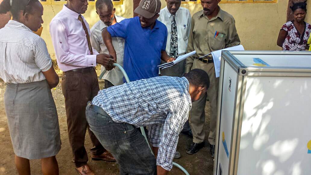 De l’eau dans les écoles à Haïti